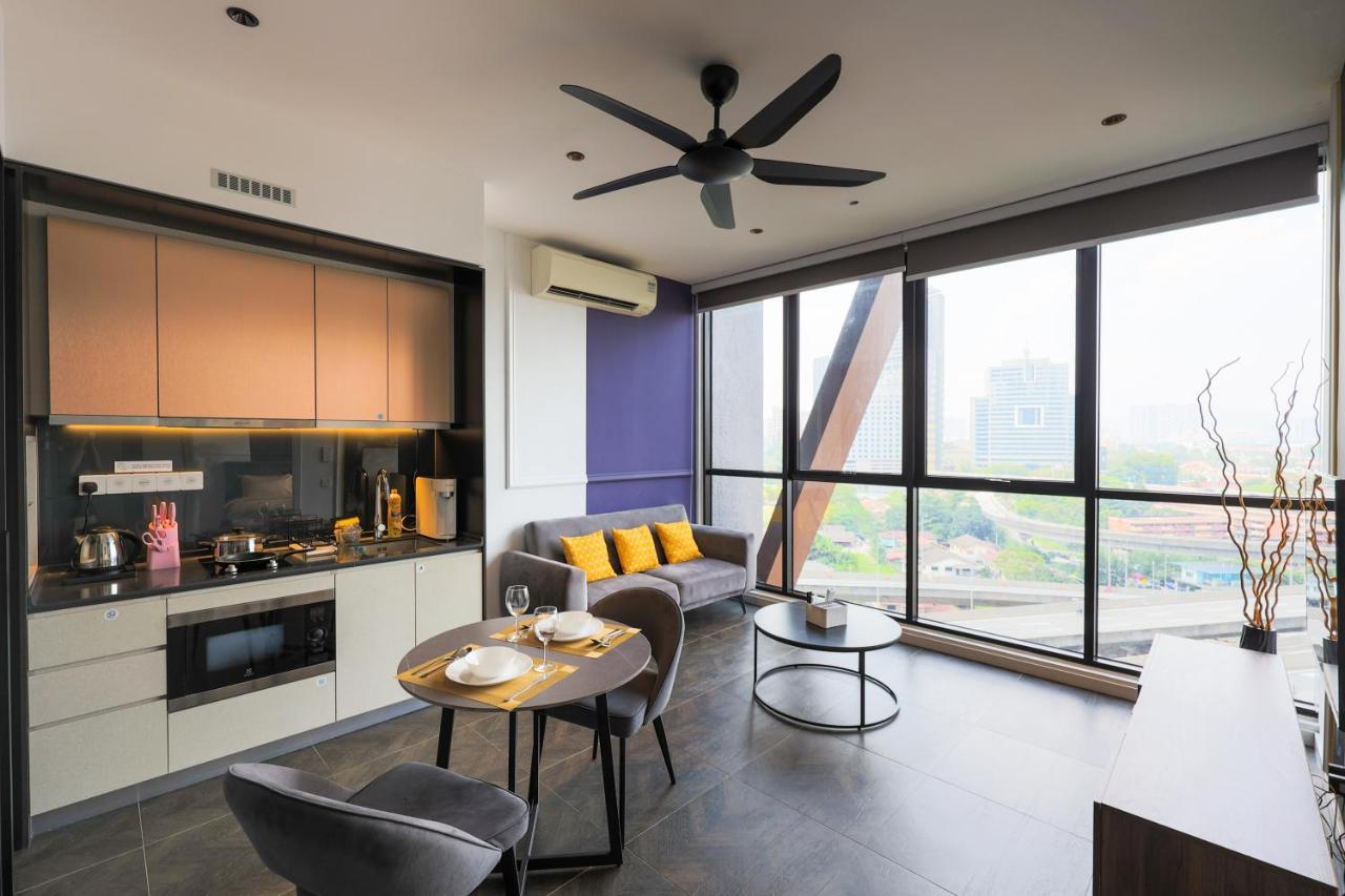 Scarletz At By Dreamcloud Apartemen *